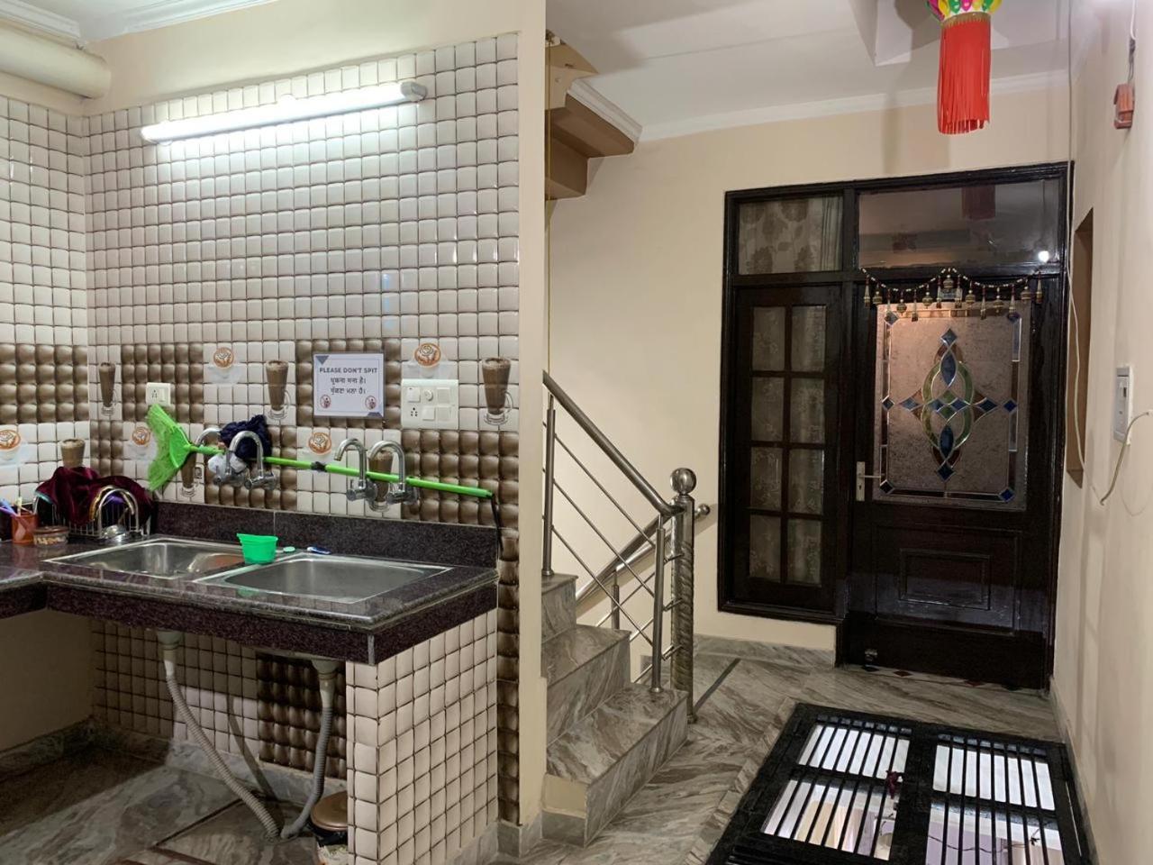 אמריצר $4 Home Stay מראה חיצוני תמונה