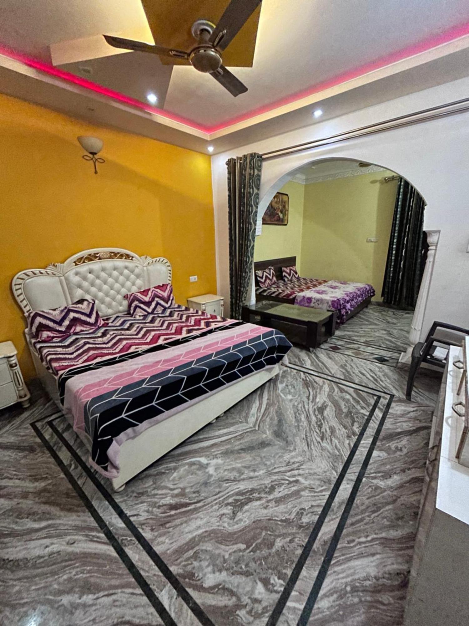 אמריצר $4 Home Stay מראה חיצוני תמונה