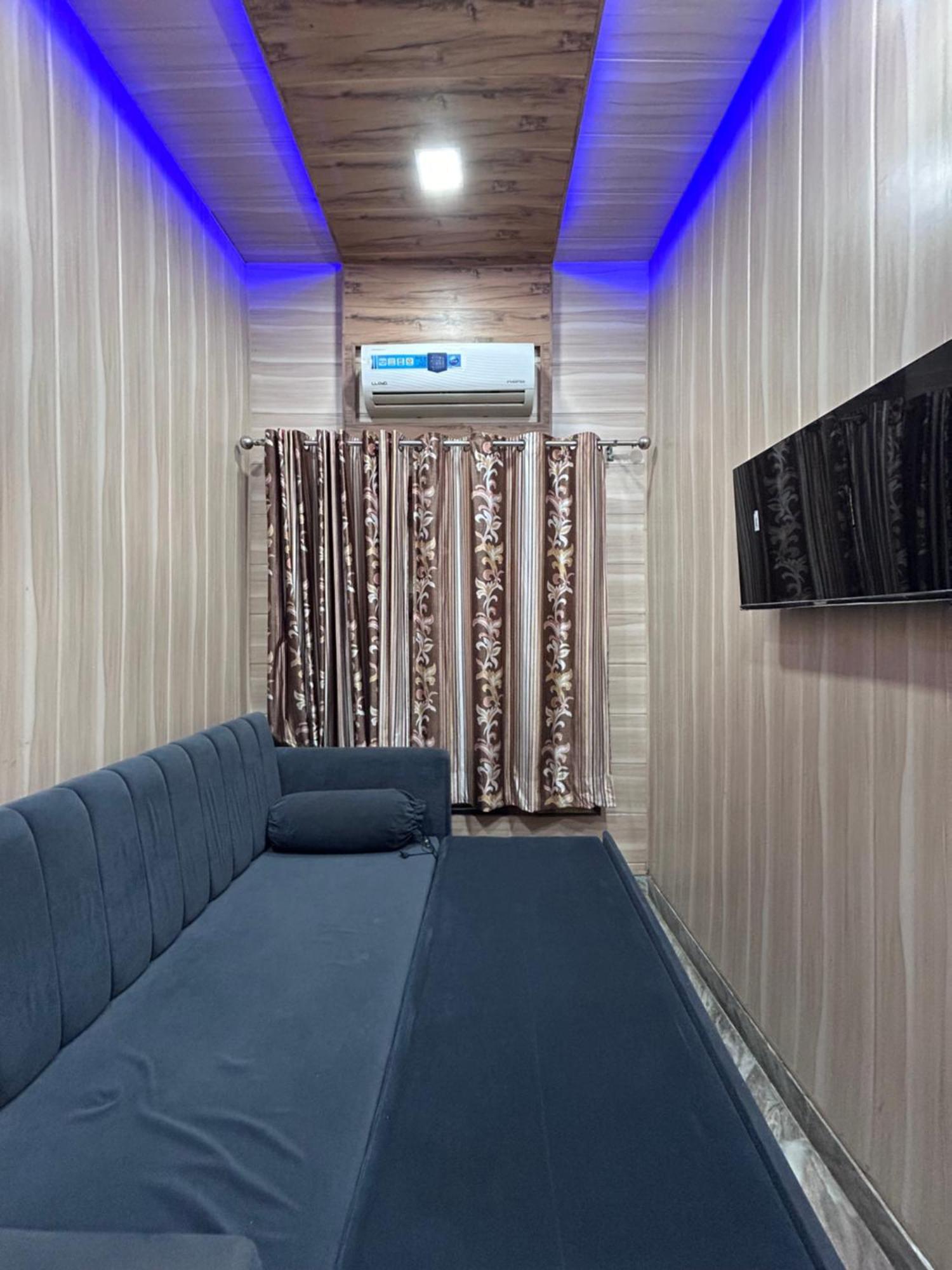 אמריצר $4 Home Stay מראה חיצוני תמונה