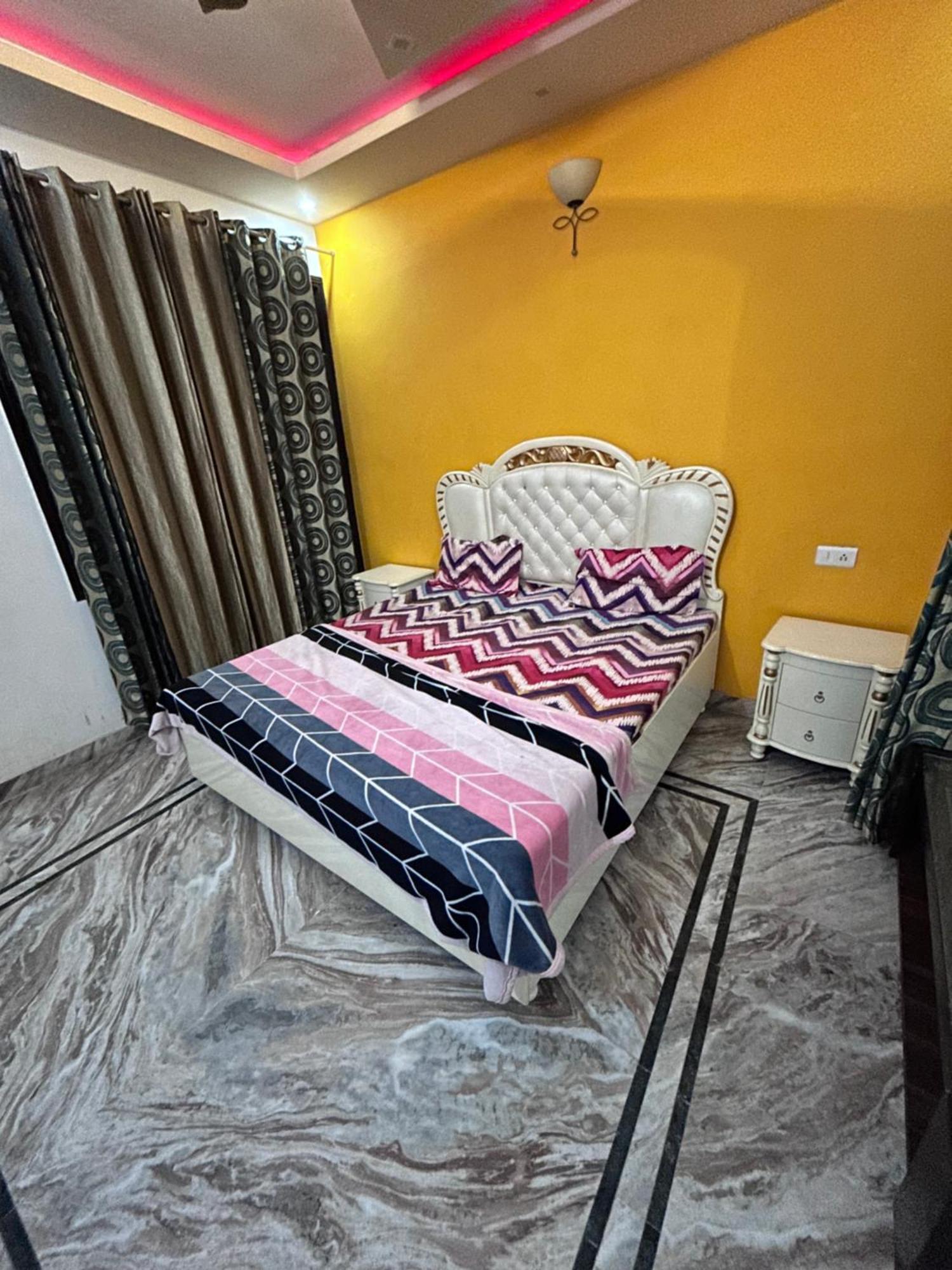 אמריצר $4 Home Stay מראה חיצוני תמונה